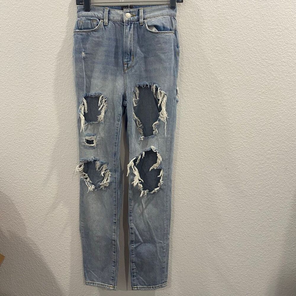 UO Bdg Distressed Mom Jeans Size 24